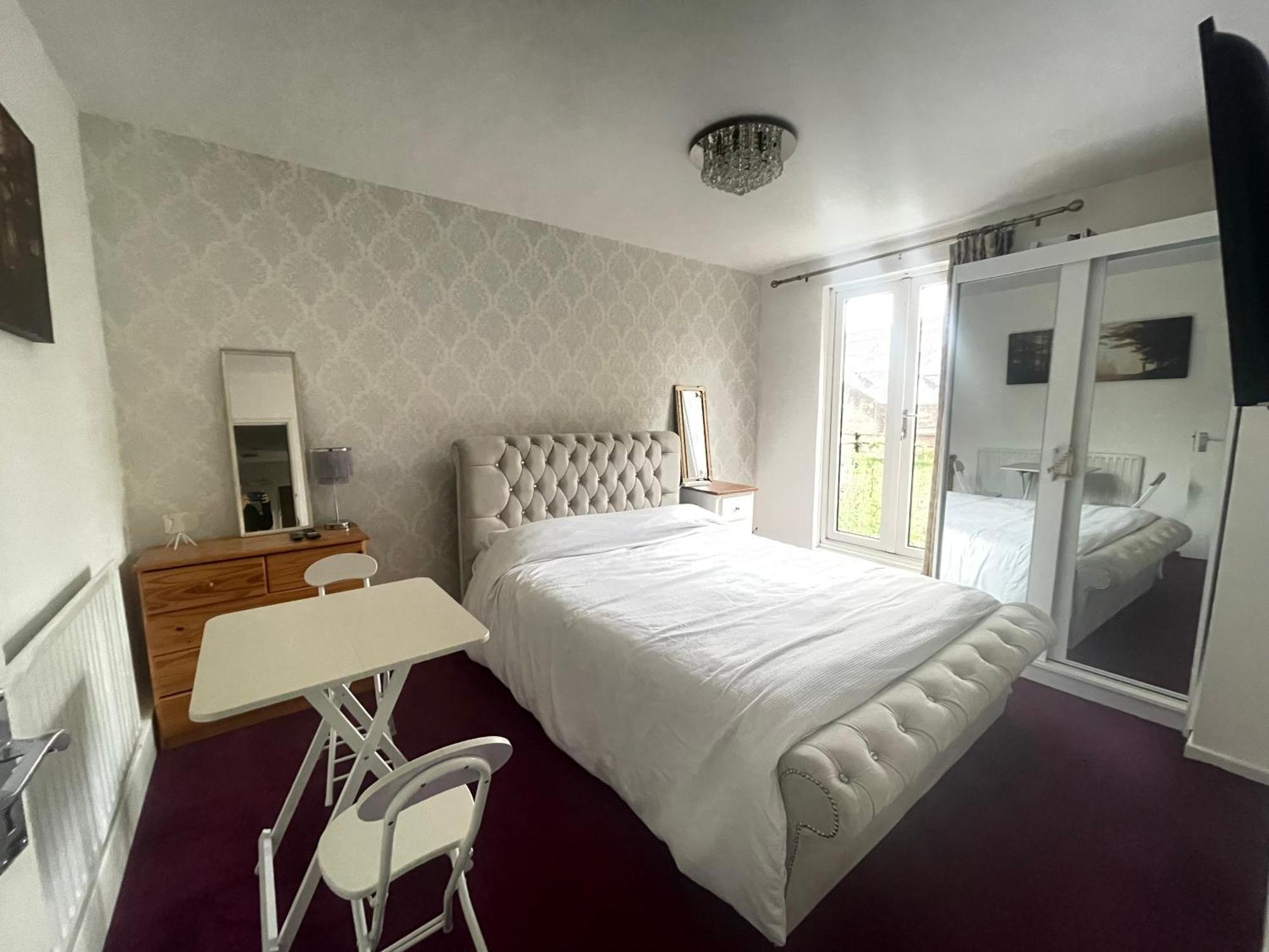 Room With Kitchen In Central Лондон Екстериор снимка